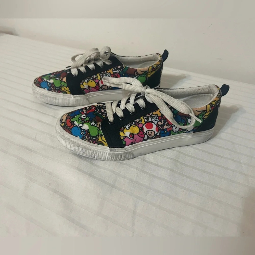 Nintendo Super Mario Ground-Up Canvas Lace-Up Sneaker Shoes Unisex Youth Size 4 - Picture 2 of 15